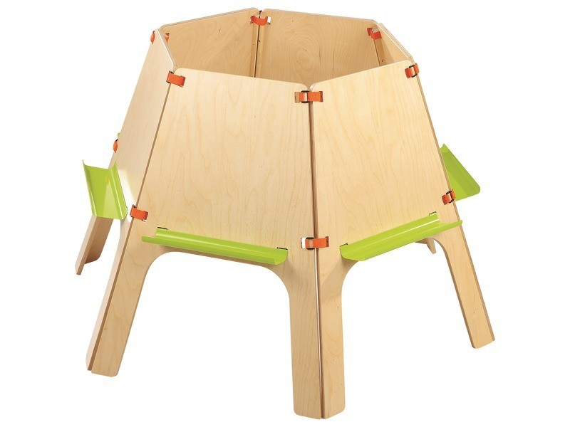 Poly Easel For 6 Children